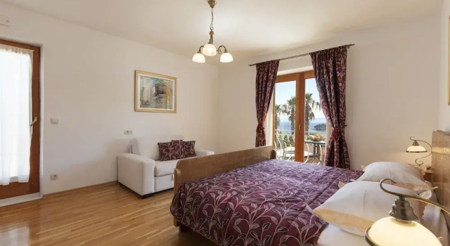 Вилла с 4 комнатами Villa Vjeka
