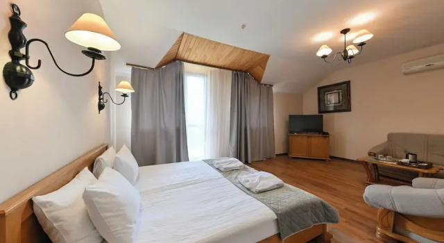 Полулюкс Bogolvar Retreat Resort - Курорт для усамітнення "Богольвар"