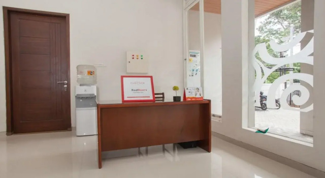 RedDoorz Syariah near Universitas Negeri Malang, Prenota Hotel Malang East Java, vicino a Taman Rekreasi Senaputra