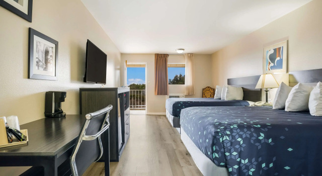 Четырёхместный номер Standard Americas Best Value Inn Refugio