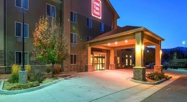 Четырёхместный номер Standard Grand Vista Hotel Parachute