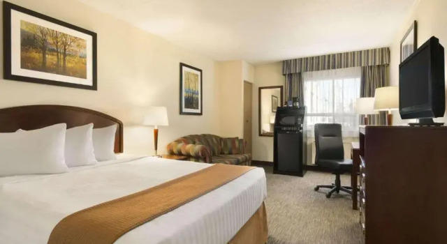 Двухместный номер Travelodge by Wyndham Edmonton South