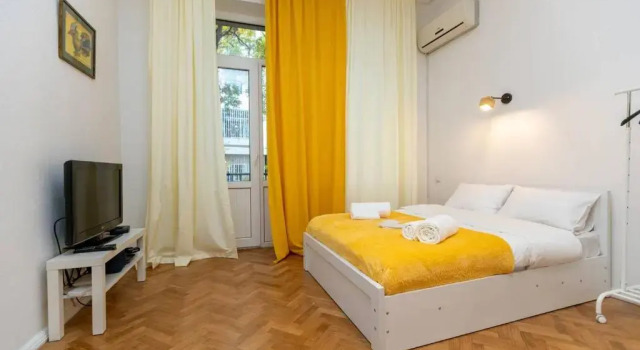 Wehost Apartment in a prestigious area, Забронировать Апартаменты/квартира Вера Тбилиси, рядом с Концертный зал Тбилиси