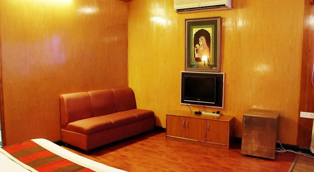 OYO 1995 Hotel Nirwana, Забронировать Отель Отели штата Раджастхана 3 звезды, 3*