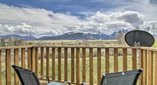 Апартаменты с 2 комнатами с балконом Airy Emigrant Townhome w/ Sweeping Mtn Views!