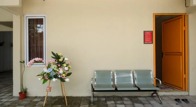 RedDoorz Plus Near RS Jih Solo