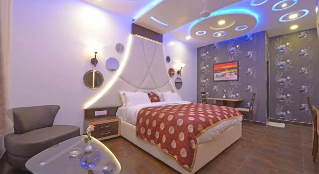 Hotel J J