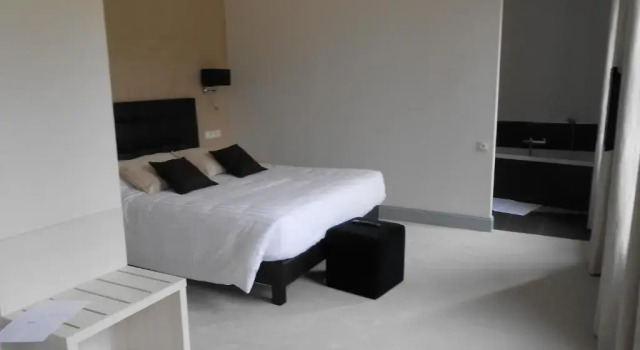 Люкс Logis- Hôtel Spa Restaurant lEpicurial