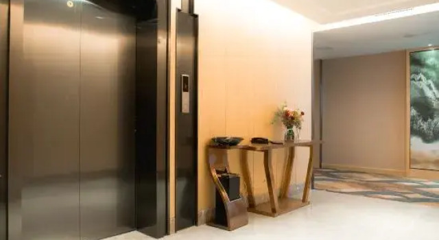 Kyriad Marvelous Hotel Luoding Ring City East Road, Boek Hotel Hotels in Guangdong met parkeren, Parkeren