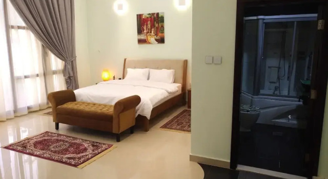 Номер Comfort Emirates Hills Lake View Villa