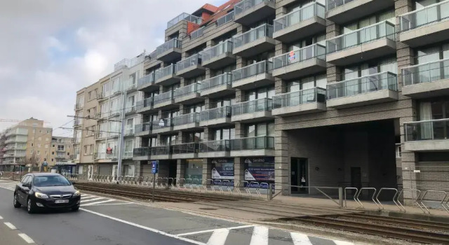 Cosy, trendy en zuid gelegen ruim appartement op 100m van strand en winkelstraat, Prenota Appartamento Nieuwpoort 