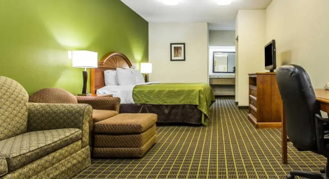 Люкс Quality Inn & Suites Orangeburg
