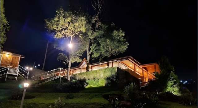 Коттедж с красивым видом из окна Chow Chow Valley Resorts