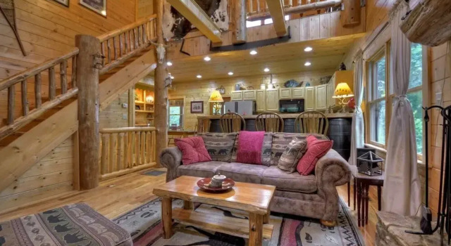 Bear Dance, Book Hotel Hoteller i Morganton med parkering, Parkering