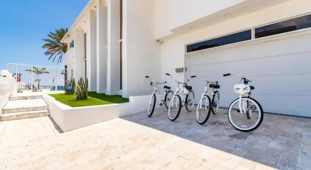 Sea Breeze by Avantstay Across From Fort Lauderdale Beach Pool Out Door Dining Fire pit, Забронировать Отель Отели Форт-Лодердейл с парковкой, Парковка