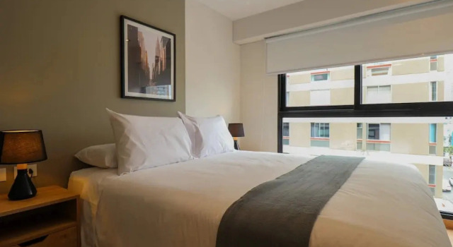 w Engaging 2BR Retreat w Balcony in Miraflores
