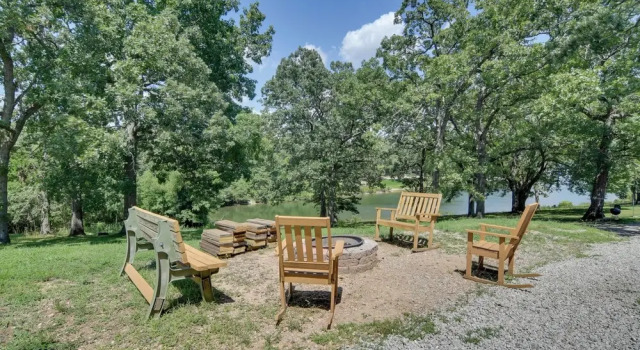 Апартаменты Table Rock Lake Apt w/ Community Dock & Fire Pits!