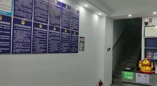 Xingyi Hongde Homestay, Varaa Hotelli Qianxinan Kiina