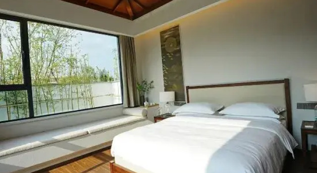 Кровать в общем номере Jingshan Tianmu Hot Spring Hotel