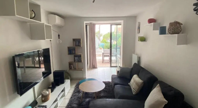 Logement entier T2 climatisé, parking gratuit, jardin, mer