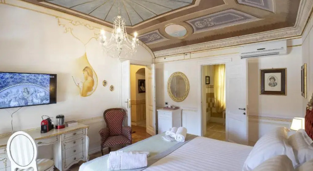 Двухместный номер Standard с балконом Les Suite Royales