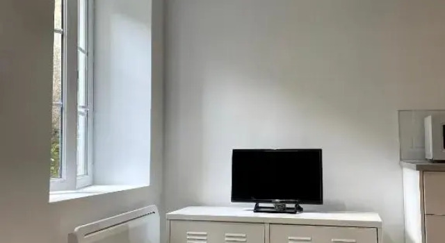 Superbe appartement avec accès patio, Забронировать Апартаменты/квартира Кан 