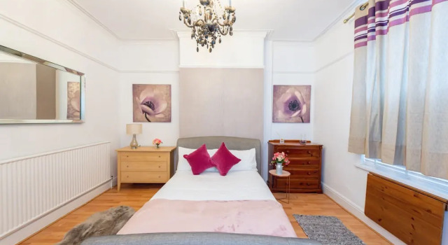 Коттедж 10 Guests - Free Parking - City Centre