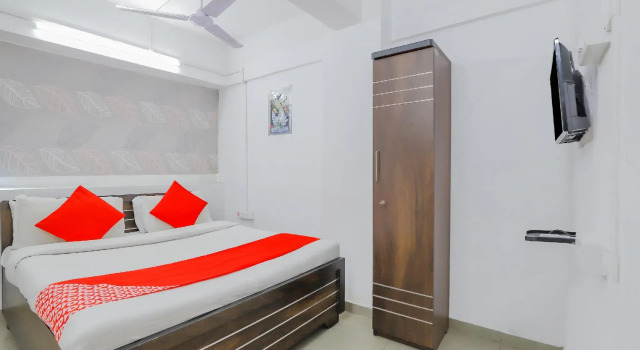 OYO 79236 Hotel Laksh