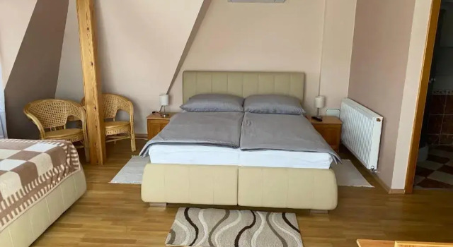Ambrózia Étterem Es Panzió, Book Hotel Hoteller i Western Transdanubia med parkering, Parkering