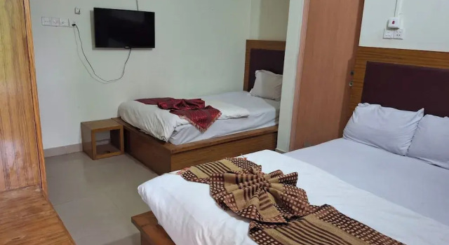 Семейный номер Standard c 1 комнатой с балконом и с видом на сад Green Park Tea Resort Sreemangal