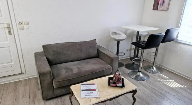 Plein centre Appartement climatisé et spacieux avec grande terrasse sur le toit à Nice, Забронировать Апартаменты/квартира Ницца Приморские Альпы, рядом с Набережная Соединенных Штатов