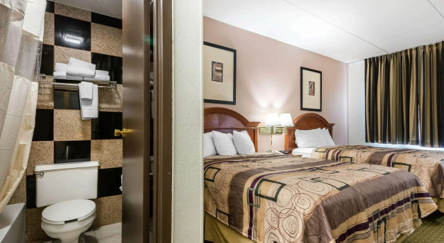 Четырёхместный номер Standard Quality Inn & Suites Binghamton Vestal