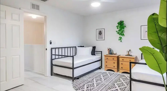 Коттедж с 3 комнатами 3BR Townhouse at Regal Palms: Pool & Disney Fun