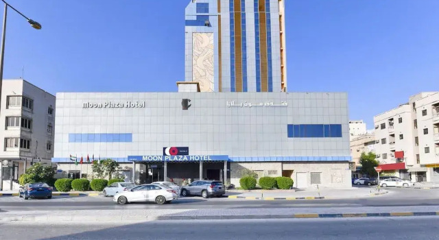 OYO 125 Moon Plaza Hotel