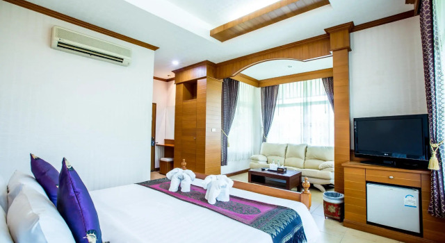 Полулюкс Juntra Resort and Hotel