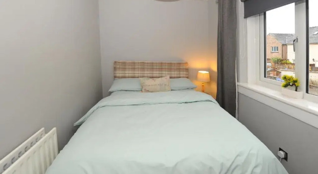 Spacious 3 bedroom house, Забронировать Отель Отели Центральной Шотландии с парковкой, Парковка