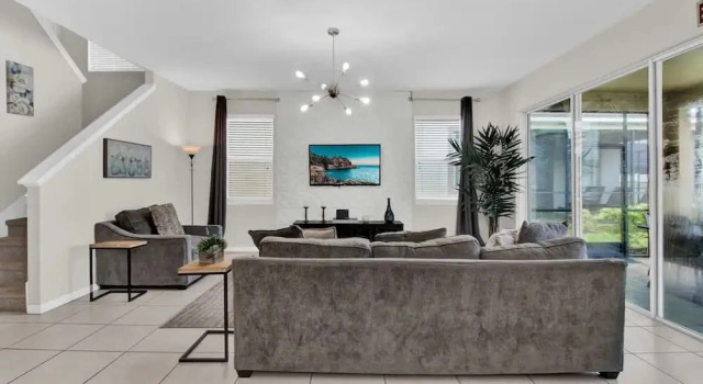 Chic 4BR With Pool Game Room Mickey Rooms, Varaa Lomakoti Huvilat kohteessa Florida, Villa