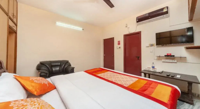SS Guest House, Rezerwuj Pensjonat Hotele w Andhra Pradesh z parkingiem, Parking