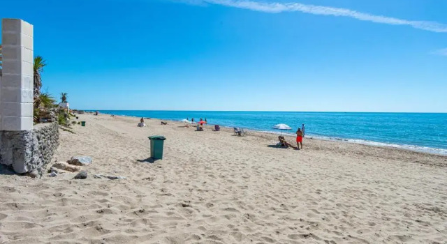Апартаменты Sun & Sand Beach Apartment