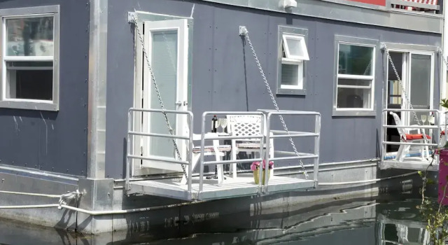 A Float Home B&B in Fisherman’s Wharf, Забронировать Отель «постель и завтрак» Отели Виктории с завтраком, рядом с British Columbia Parliament Buildings, Завтраки