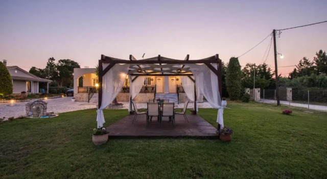 Апартаменты Mystic Garden Apartments