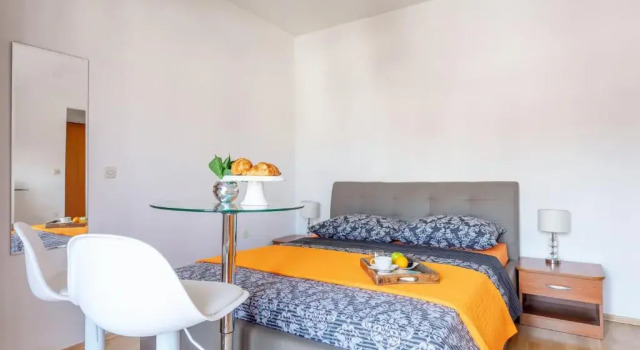 Студия с балконом и с видом на море Apartments Dobrila