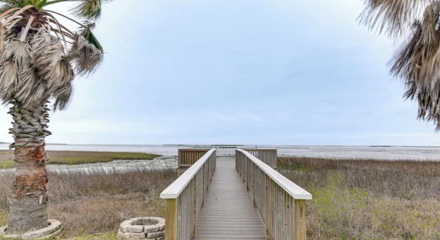 Walk to Beach! Bayfront Coastal Gem in Gilchrist