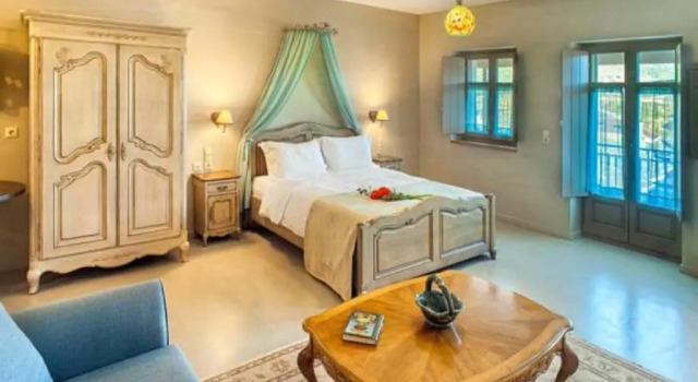 Полулюкс с балконом Haones Suites