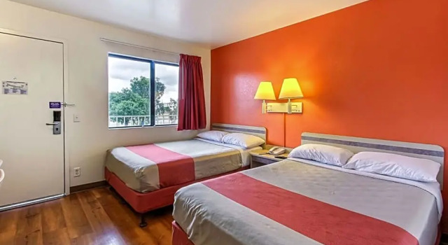 Четырёхместный номер Deluxe Motel 6 Salinas South - Monterey Area