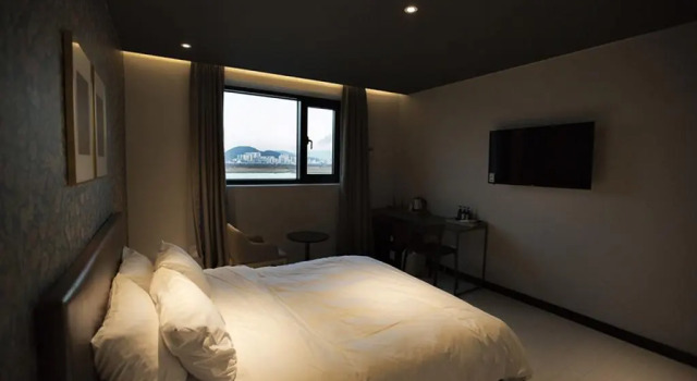 Brown Dot Myeongji