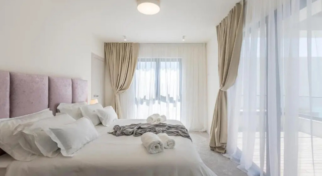 Вилла Beachfront Villa with Heated Infinity Pool and Direct Sea Access Kastela near Split