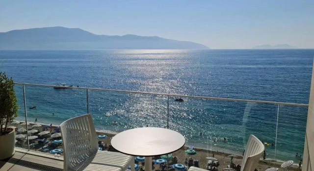 Deluxe Suite Hotel Aross