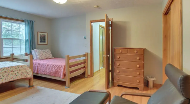 Коттедж Large Home w/ Deck & Grill ~ 9 Mi to Virginia Tech