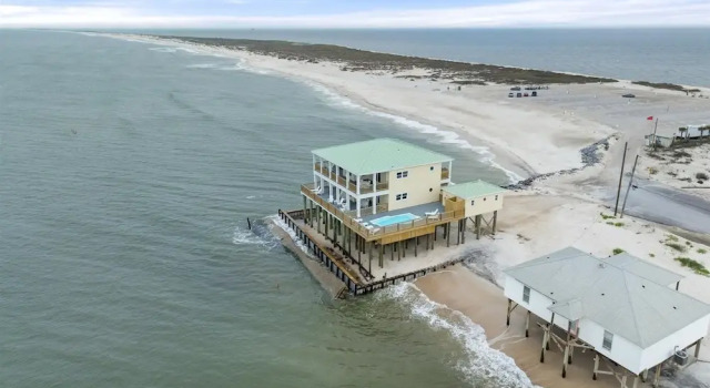 Shamrock Shores - Gulf Front West End Pet Friendly Property With Room For Everyone. 3 Master Suites! 6 Bedroom Home by RedAwning, Prenota Appartamento Hotel a Alabama con piscina, Piscina